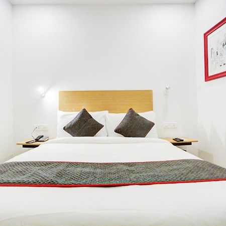 Townhouse Townhouse Atal Chowk Indirapuram גאזיאבאד מראה חיצוני תמונה