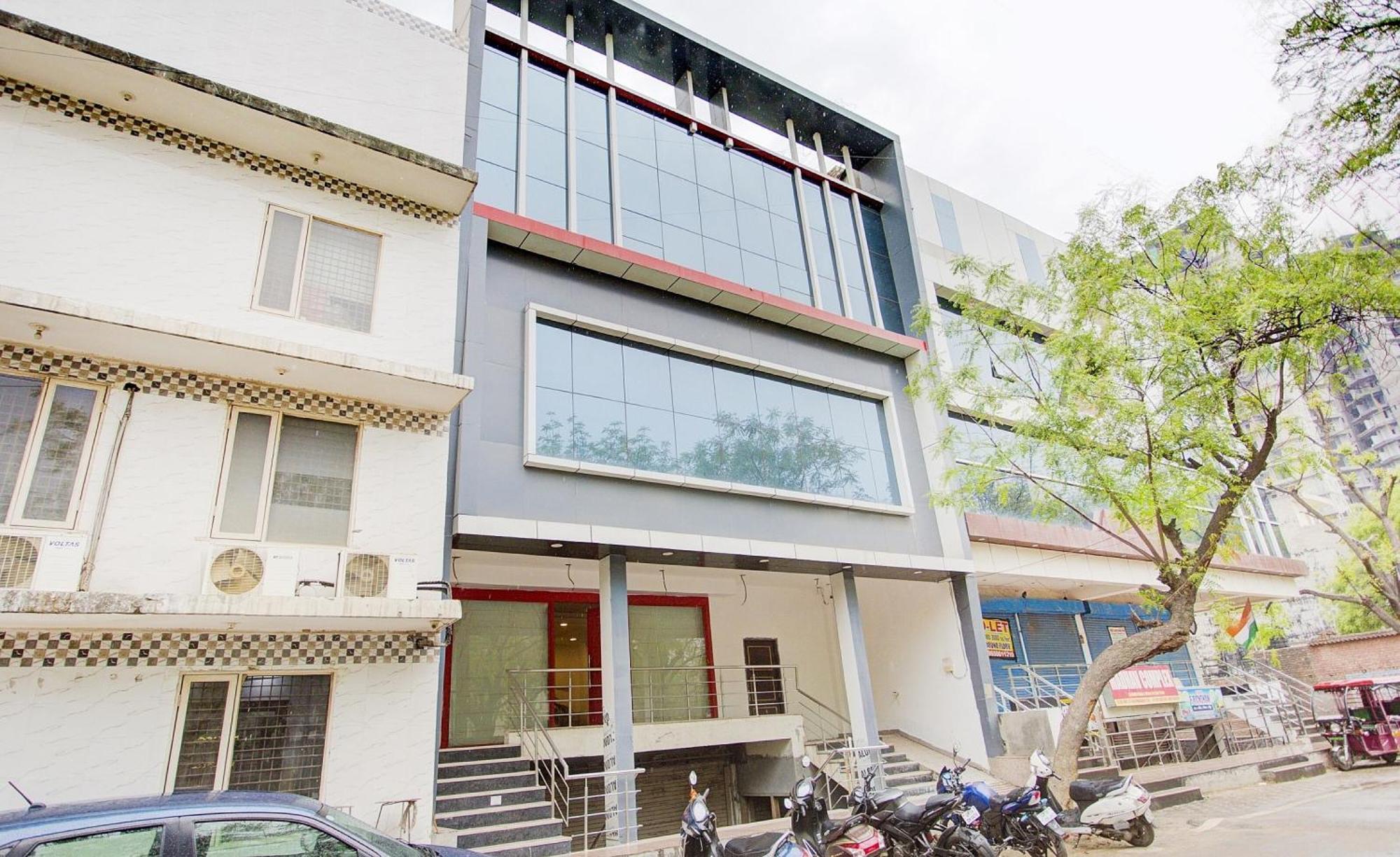 Townhouse Townhouse Atal Chowk Indirapuram גאזיאבאד מראה חיצוני תמונה