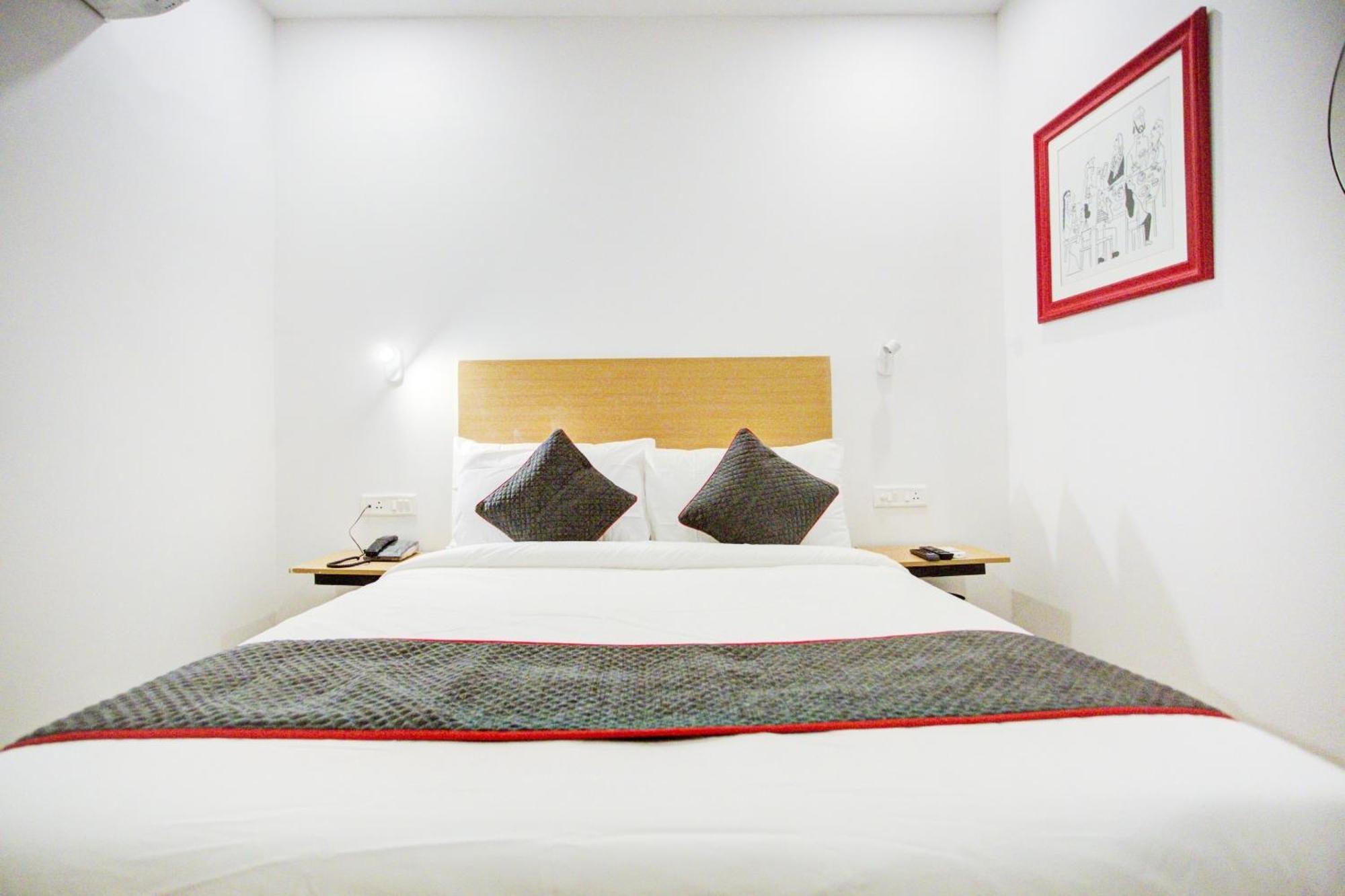 Townhouse Townhouse Atal Chowk Indirapuram גאזיאבאד מראה חיצוני תמונה