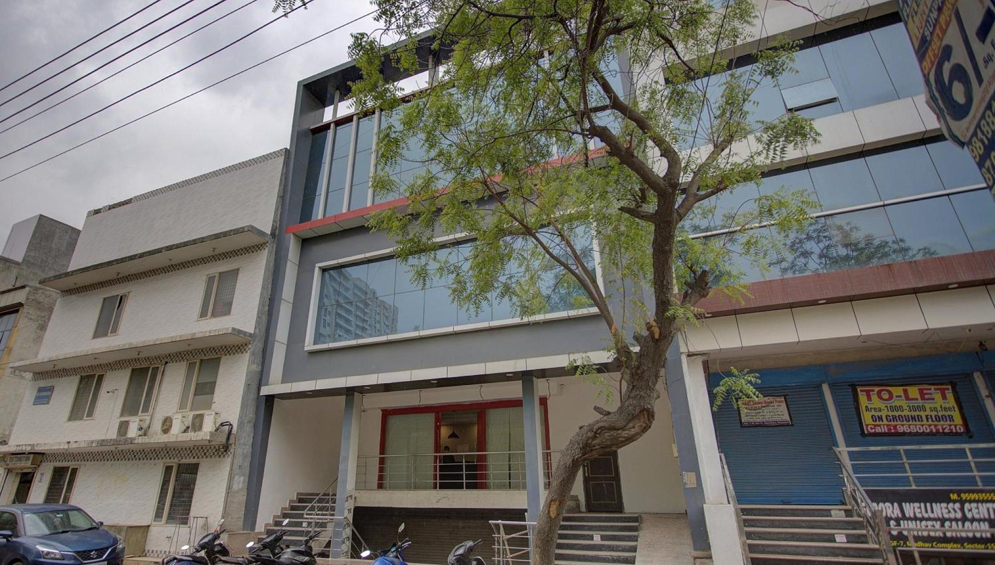Townhouse Townhouse Atal Chowk Indirapuram גאזיאבאד מראה חיצוני תמונה