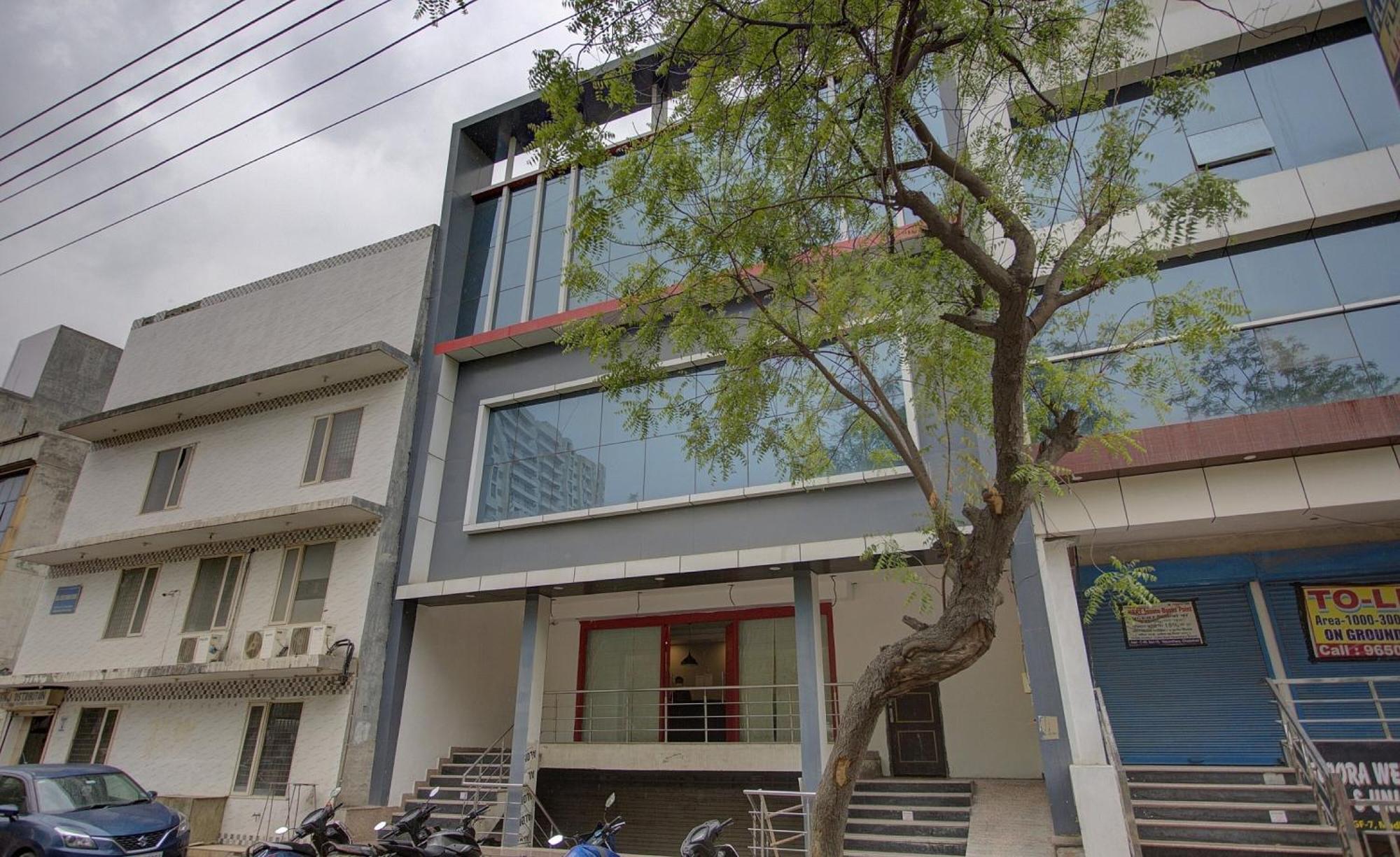 Townhouse Townhouse Atal Chowk Indirapuram גאזיאבאד מראה חיצוני תמונה